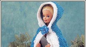 We knit a cape for the `Rosetta` clothing set