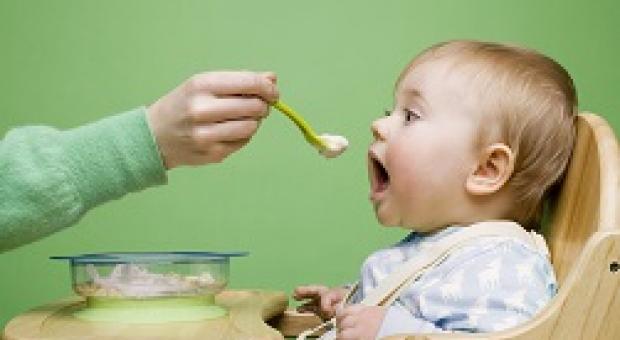 Чем можно и нельзя кормить детей до трех лет — ошибки родителей, которые стоят детям здоровья